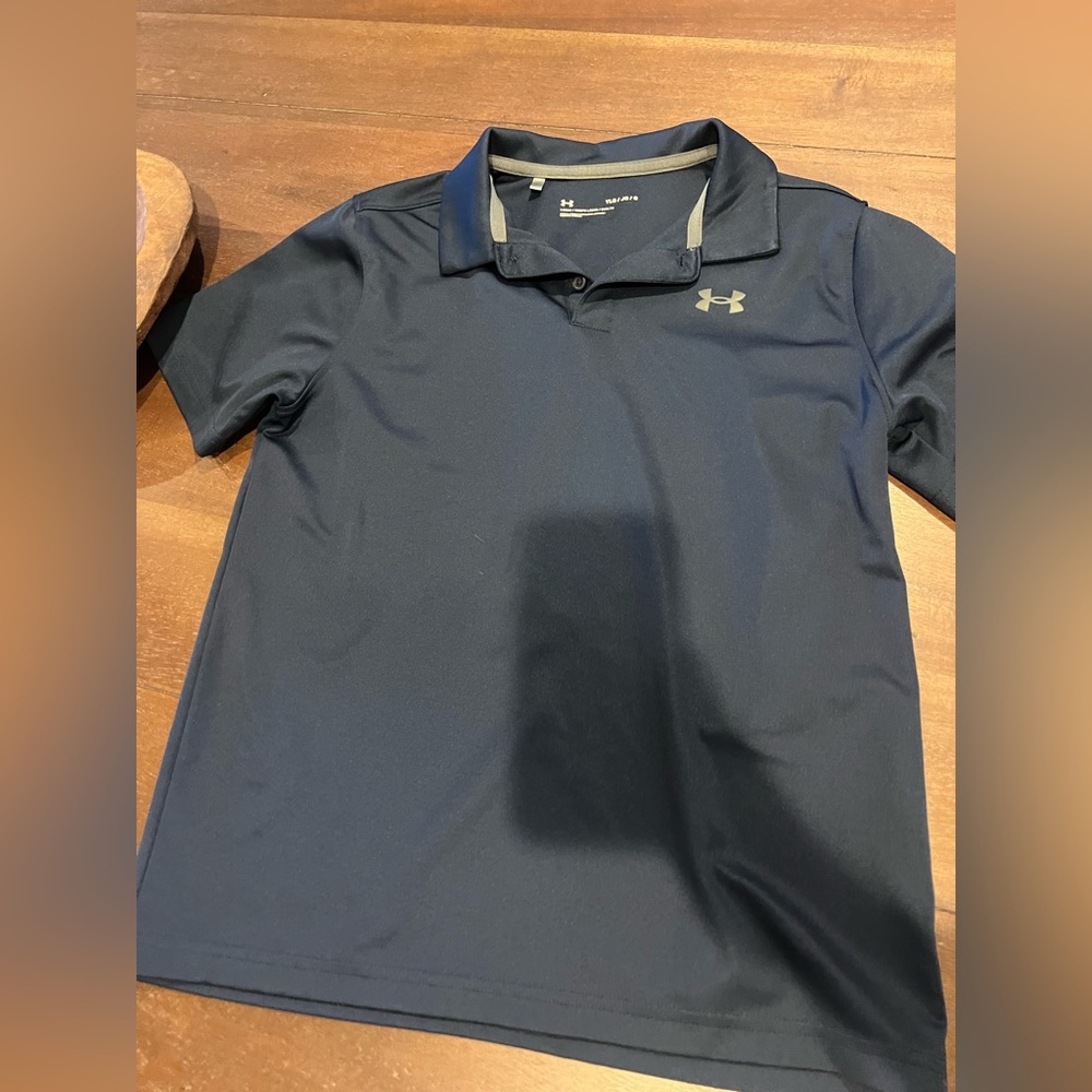 Under Armour collared shirt. Boys large. Great condition! Navy